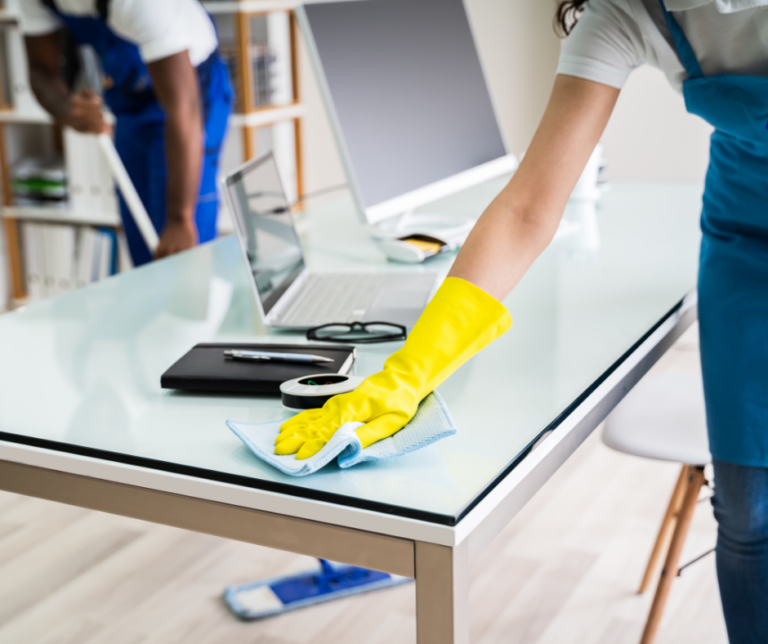 Neteja professional per a despatxos a Figueres, amb manteniment d'oficines, escriptoris i zones comunes