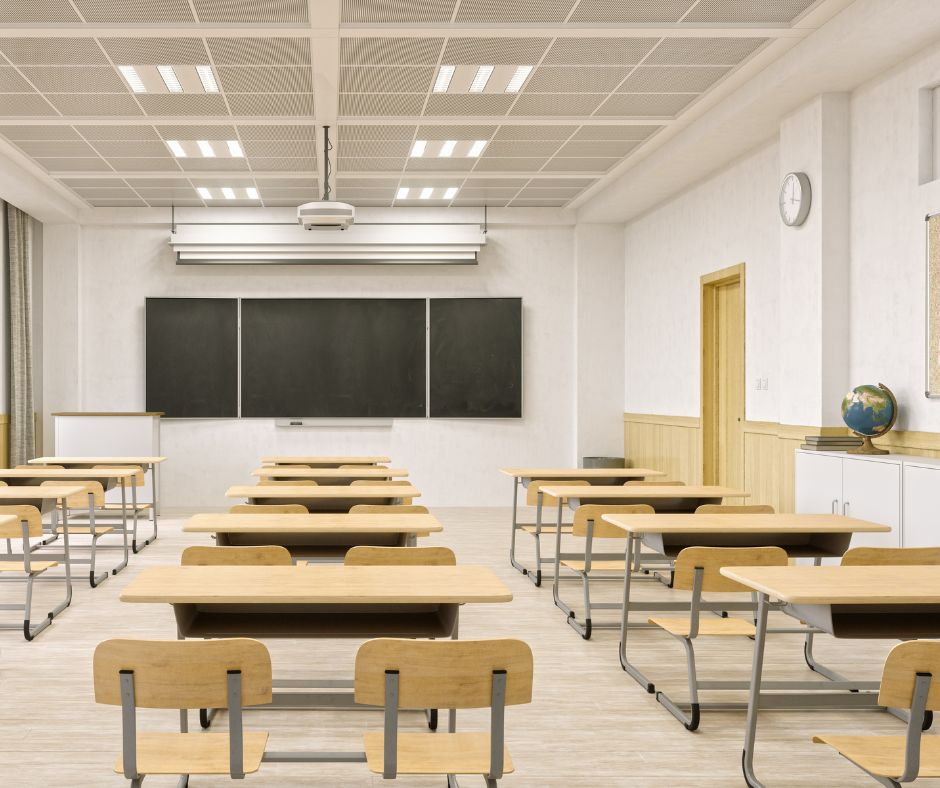aula d'una escola després d'una neteja professional a Figueres