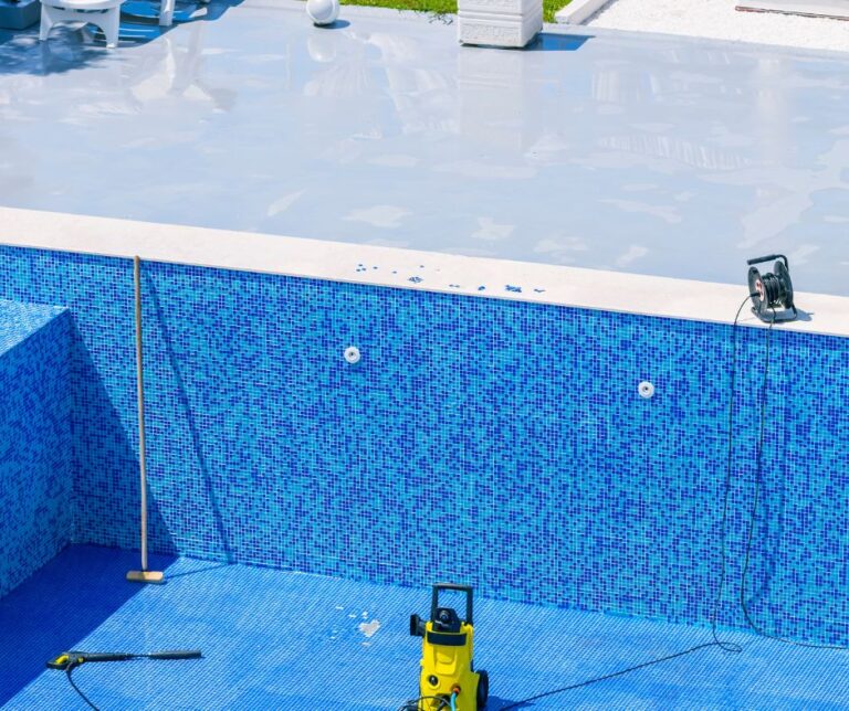 Neteja de piscines a Girona: en què consisteix el manteniment professional